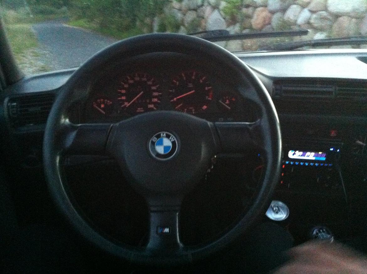 BMW E30 320i billede 8