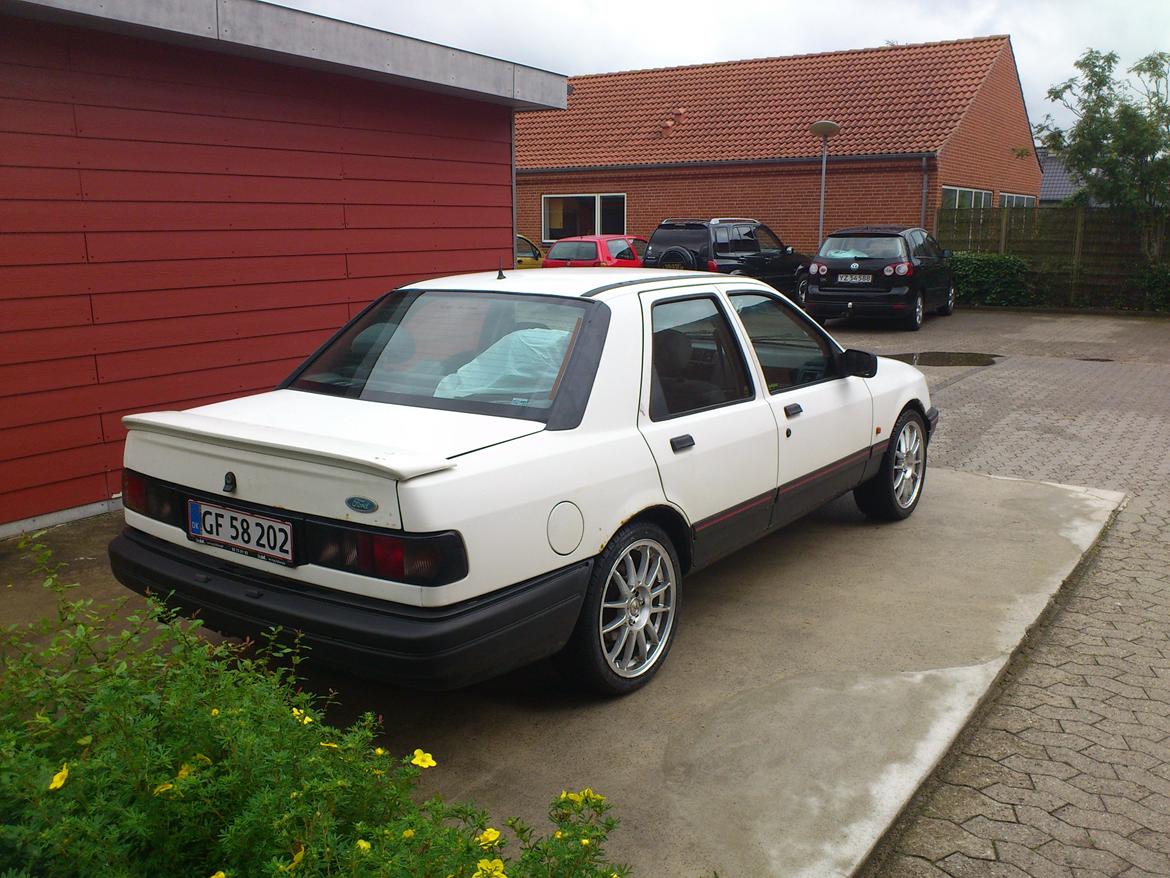 Ford Sierra 2.0 GLS - Det ser lidt bedere ud end stålfælge billede 3