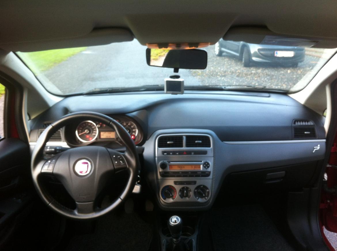 Fiat Grande Punto 1,4 16V Dynamic "TOTALSKADET" billede 14