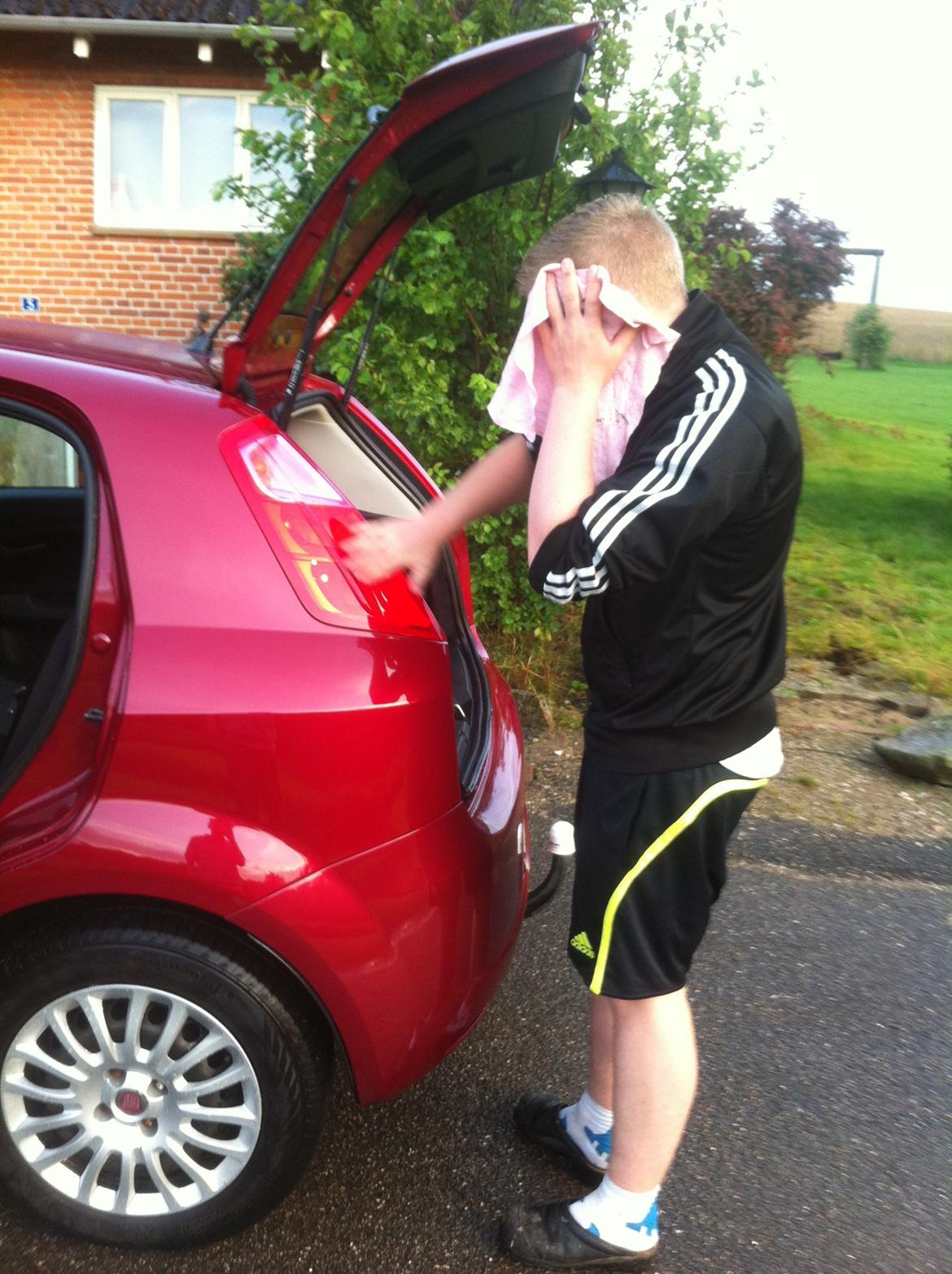 Fiat Grande Punto 1,4 16V Dynamic "TOTALSKADET" billede 16