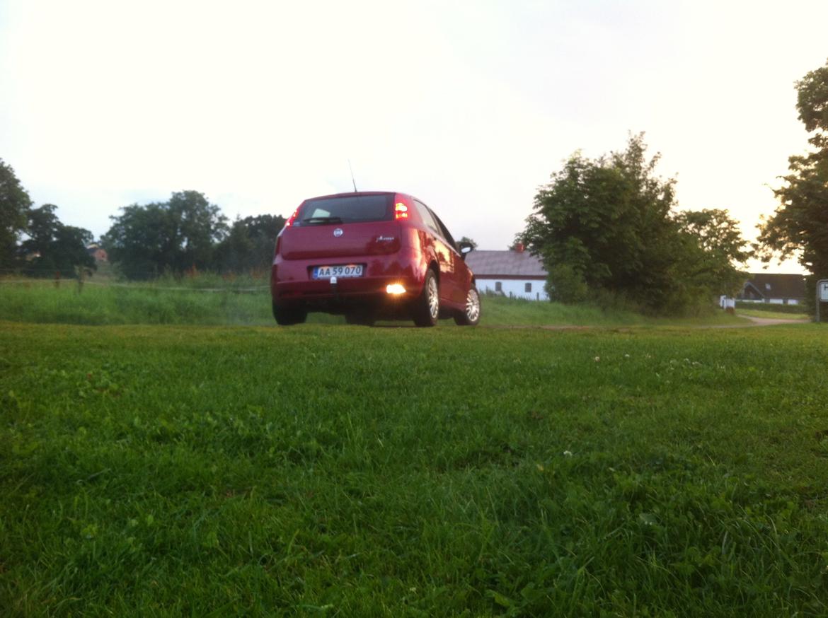 Fiat Grande Punto 1,4 16V Dynamic "TOTALSKADET" billede 10