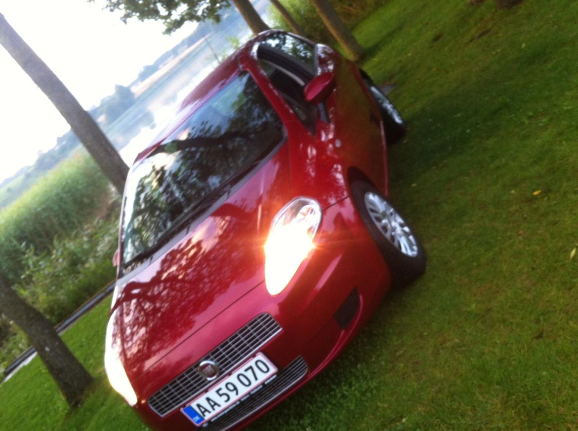 Fiat Grande Punto 1,4 16V Dynamic "TOTALSKADET" billede 9