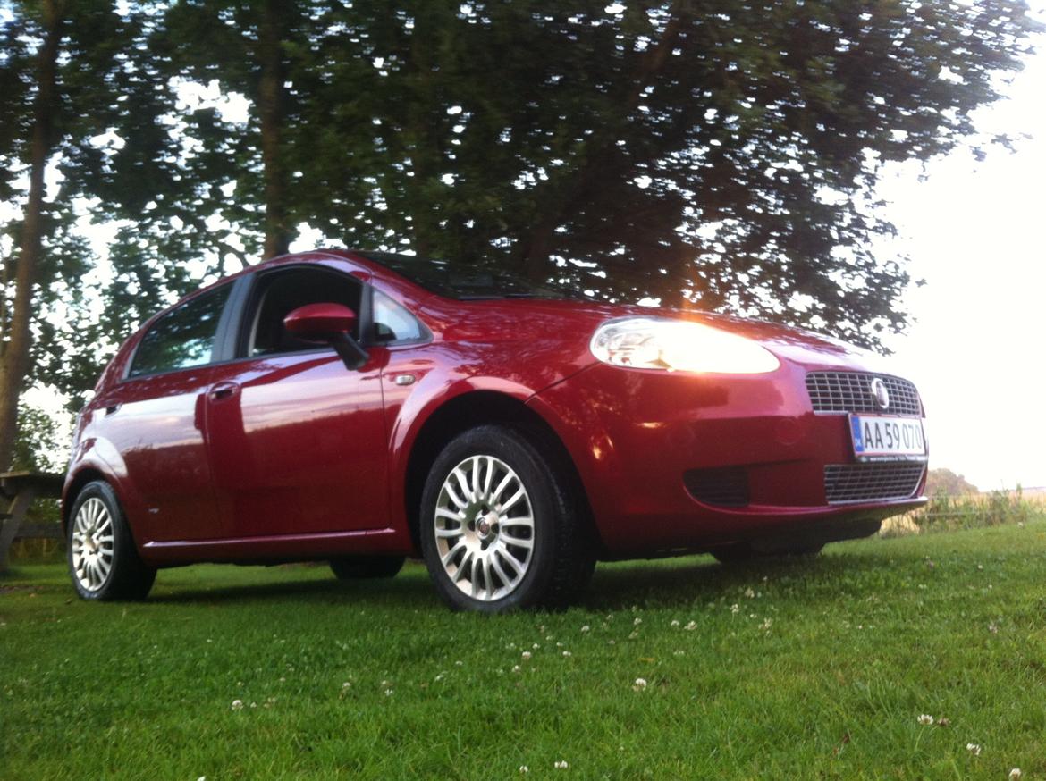 Fiat Grande Punto 1,4 16V Dynamic "TOTALSKADET" billede 8