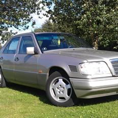 Mercedes Benz W124 E 250