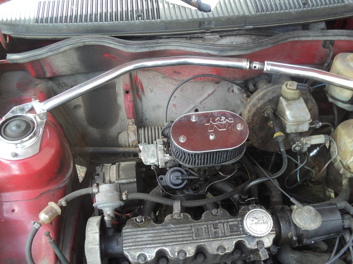 Opel Kadett e 1,3s CC - Lidt af det chrome der er i motorrummet billede 5