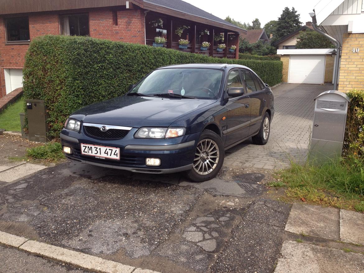 Mazda 626 SLX 2,0 CombiCoupe - Hjemme i Indkørslen billede 10