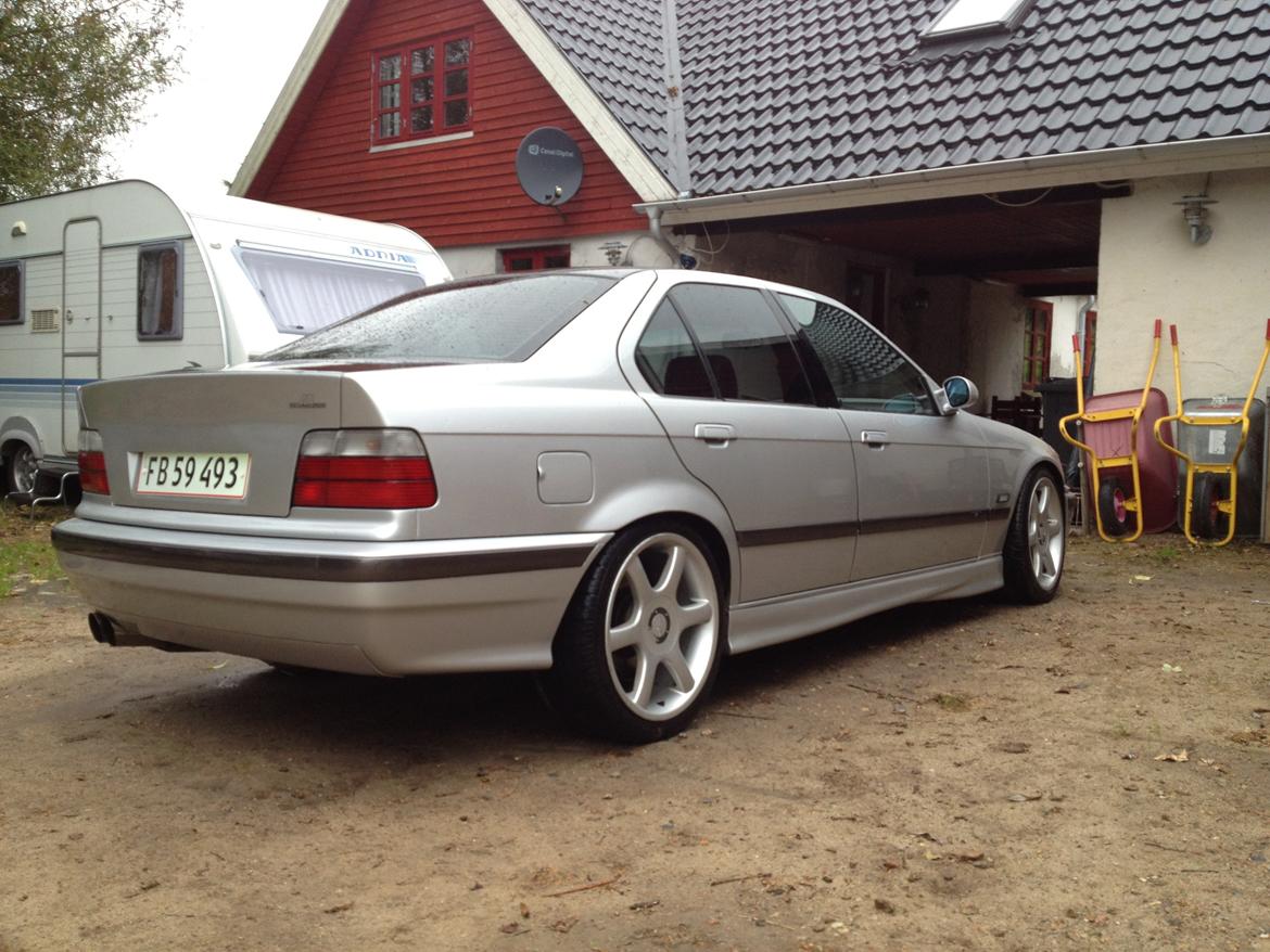BMW 320i billede 17