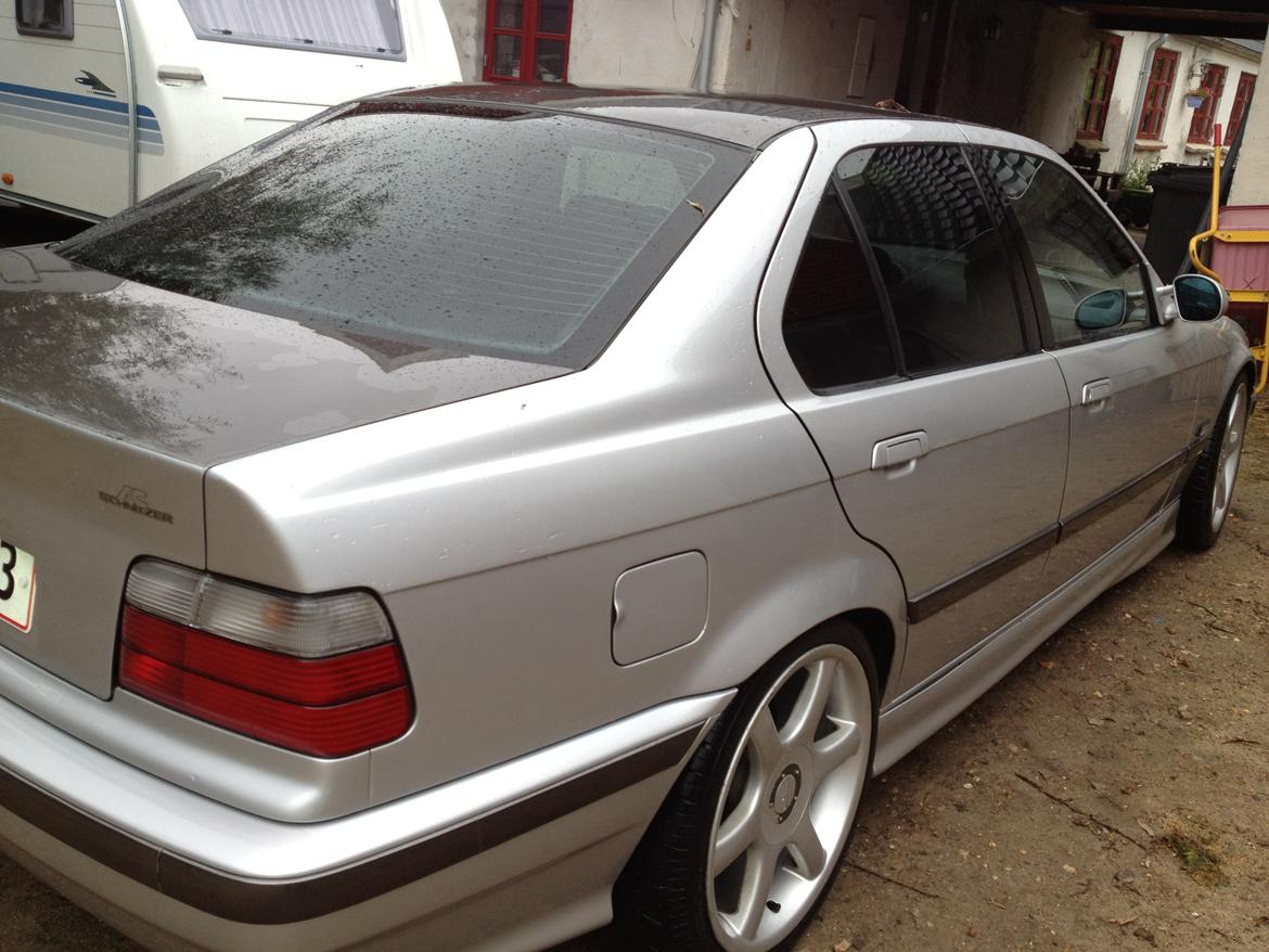 BMW 320i billede 18