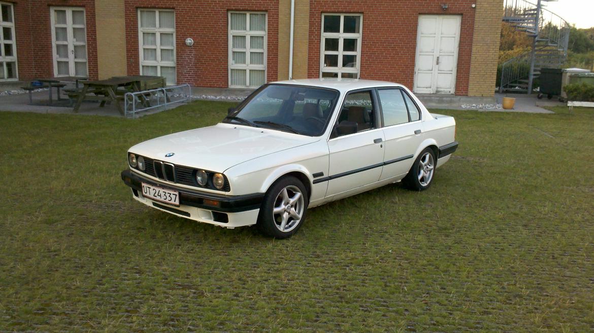 BMW E30 320I <byttet til saxo> billede 1