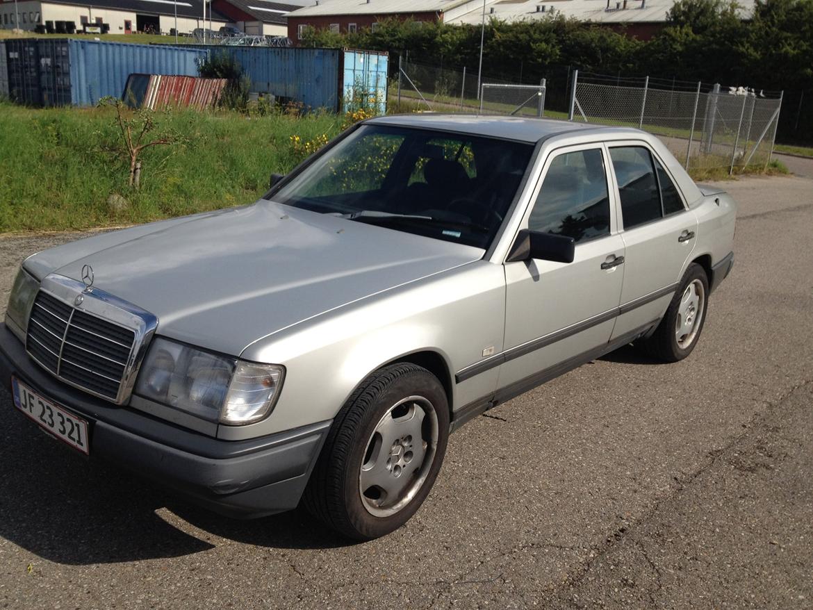 Mercedes Benz 230E *Solgt* billede 2