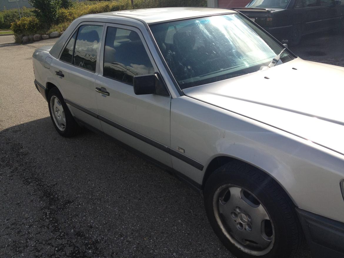 Mercedes Benz 230E *Solgt* billede 3