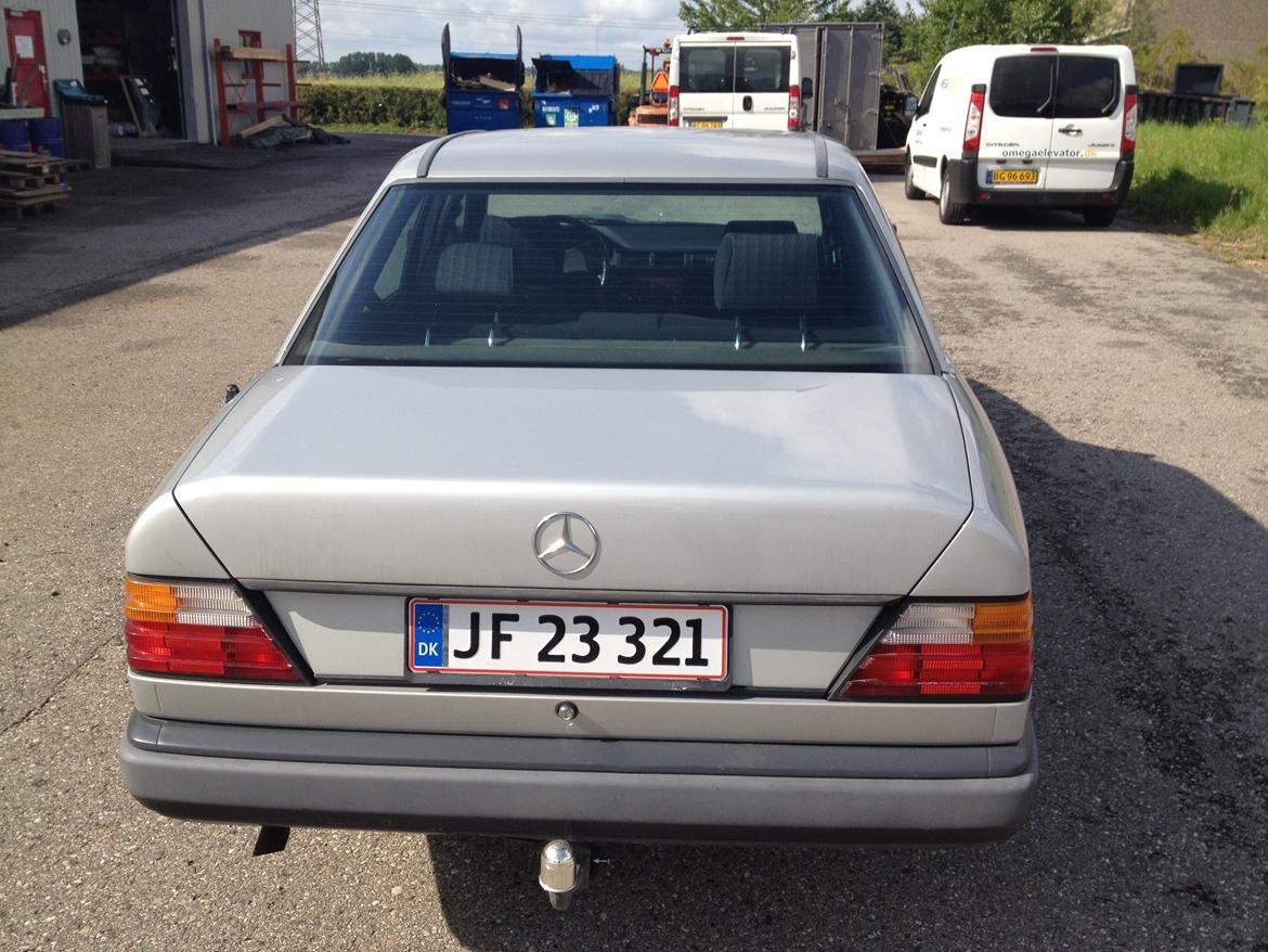 Mercedes Benz 230E *Solgt* billede 4