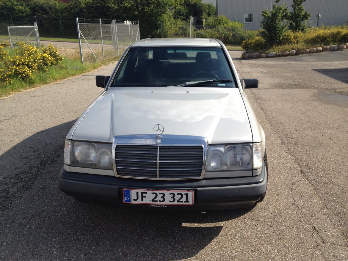 Mercedes Benz 230E *Solgt* billede 5