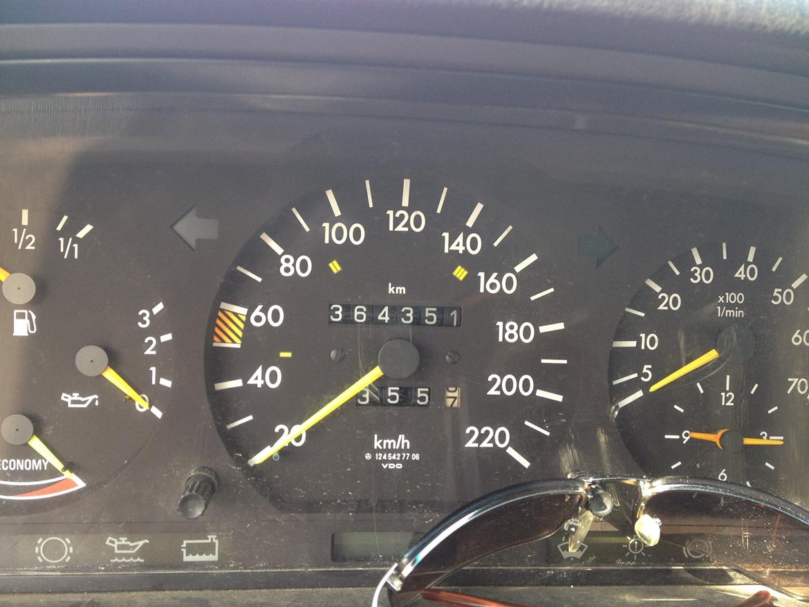 Mercedes Benz 230E *Solgt* billede 6