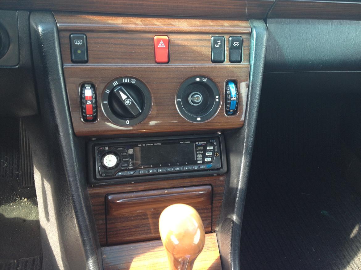 Mercedes Benz 230E *Solgt* billede 9