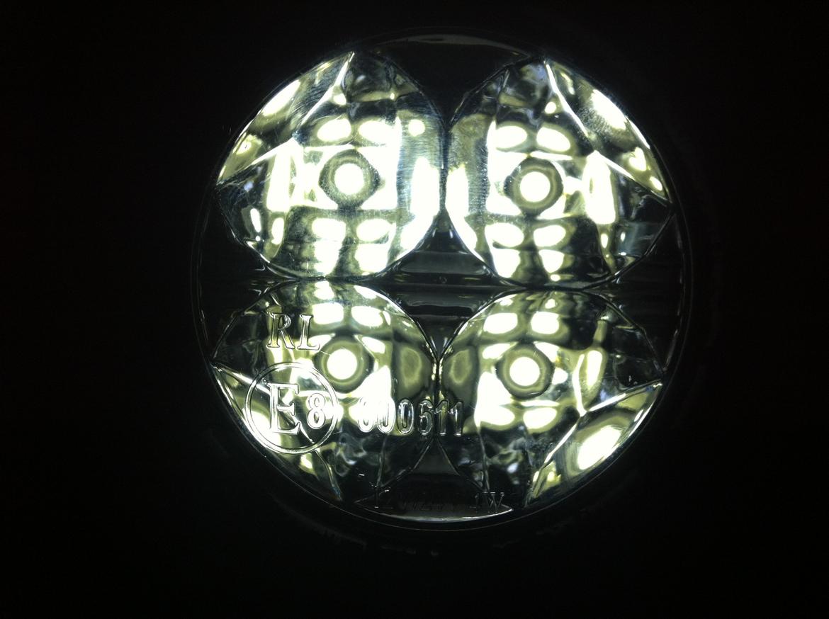 VW lupo 3L - close up af de nye tågelygter/kørerlys
bare træls at jeg ikke kan få den rigtige effekt gengivet på et billede for det liner virkelig xenon på afstand billede 4