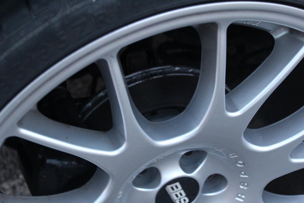 Audi A3 1.9 TDI Quattro - 256mm ventilleret bag bremser fra S3 med sorte kalibre billede 15