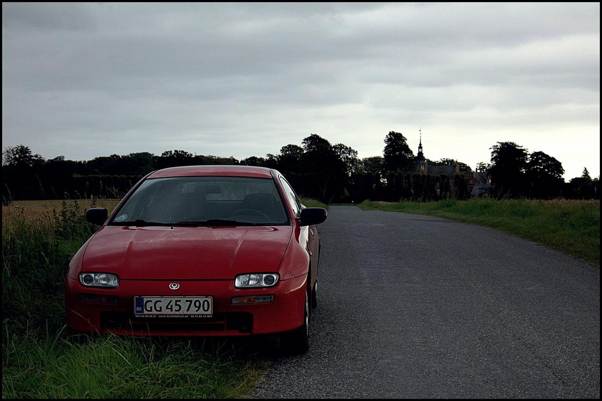 Mazda 323f [SOLGT] billede 1