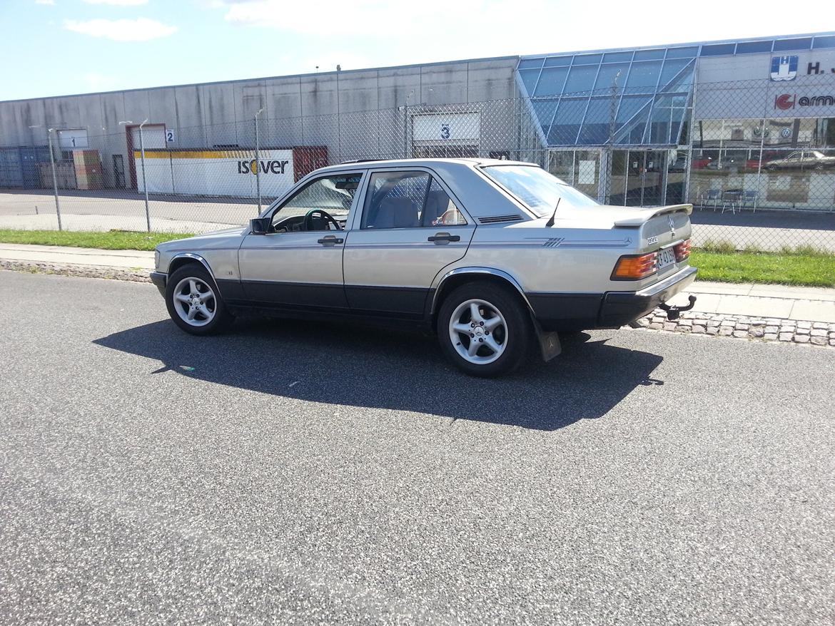 Mercedes Benz 190 E Aut. - ser sku' ikke så dårlig ud efter som den er 27 år gammel
 billede 18