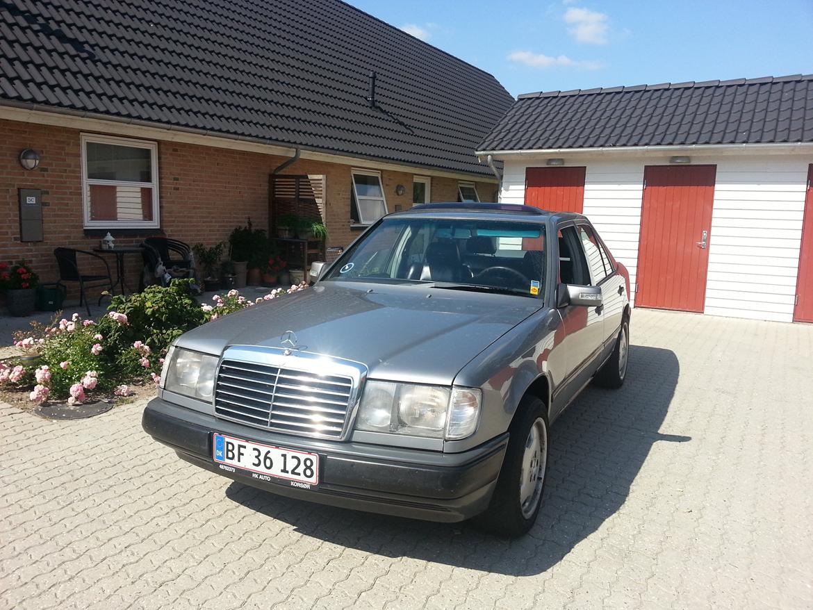 Mercedes Benz w124 300d billede 1