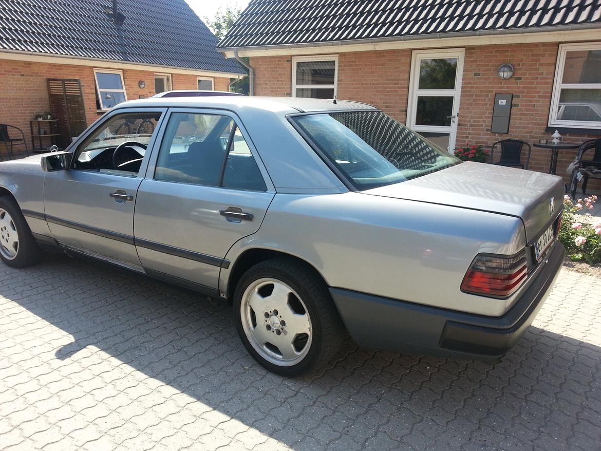 Mercedes Benz w124 300d billede 4