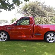 Ford F150 SVT RED LIGHTNING