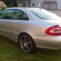 Mercedes Benz CLK 270 2,7 CDI. > SOLGT <