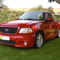 Ford F150 SVT RED LIGHTNING