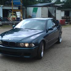 BMW 523
