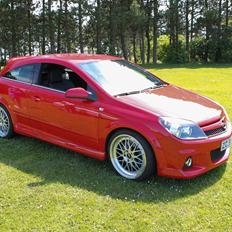 Opel Astra OPC Turbo GTC