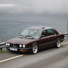 BMW 525i E28