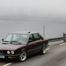 BMW 525i E28