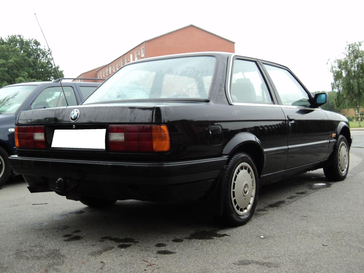 BMW E30 318i billede 1