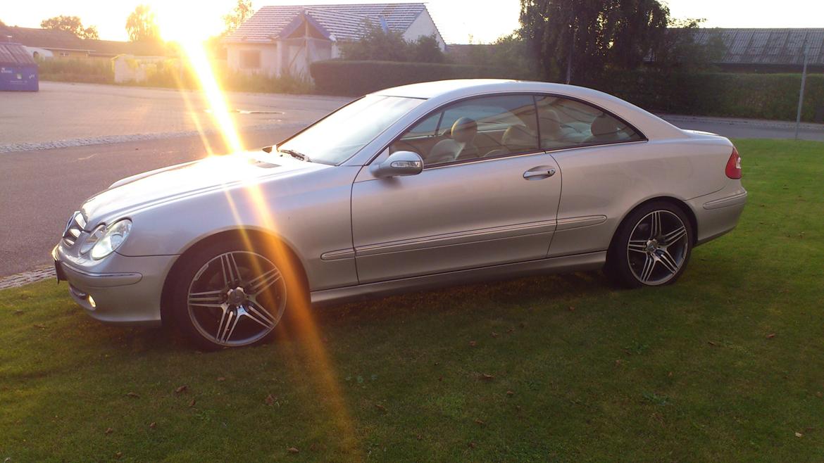 Mercedes Benz CLK 270 2,7 CDI. > SOLGT < billede 2