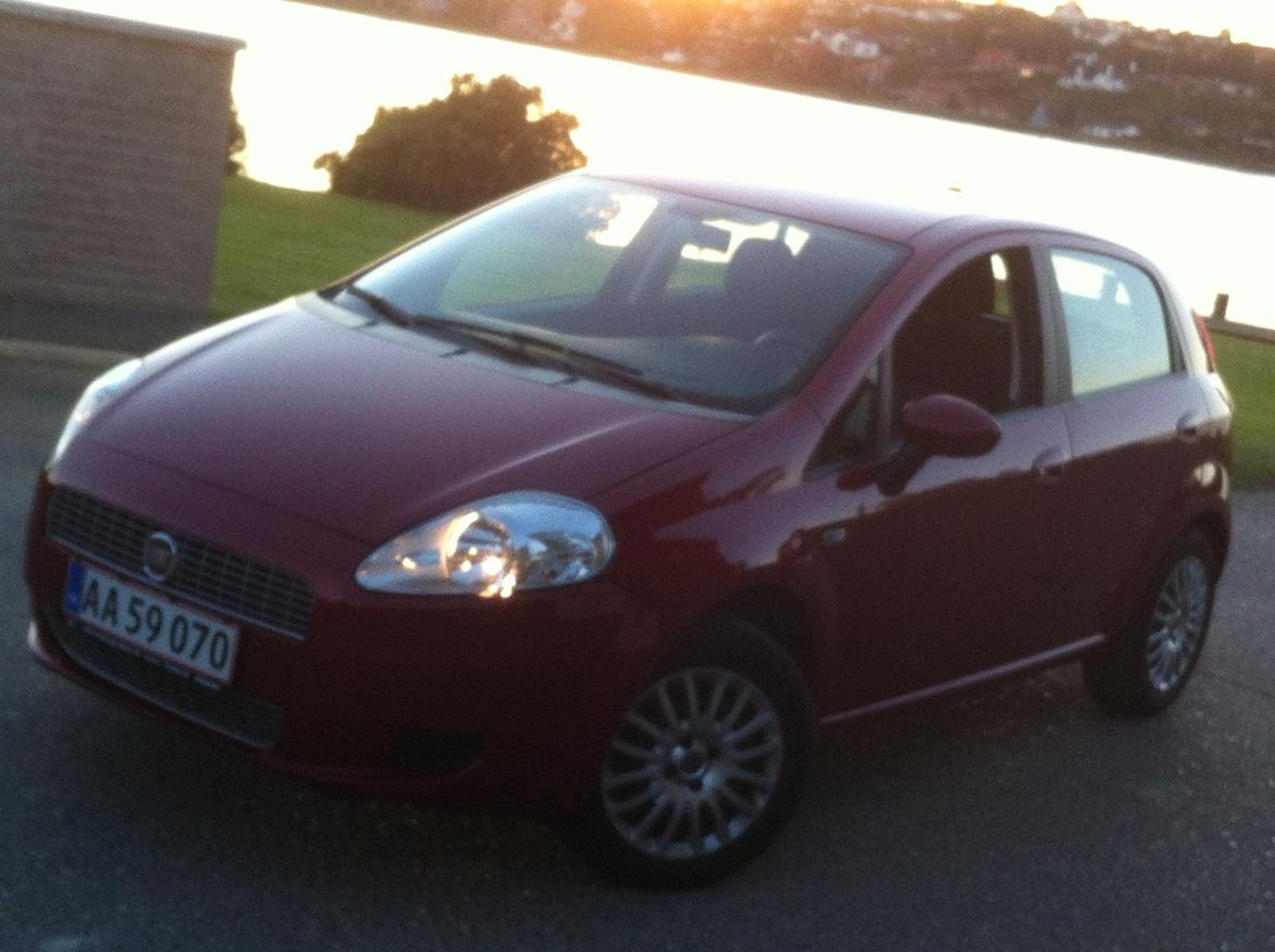 Fiat Grande Punto 1,4 16V Dynamic "TOTALSKADET" billede 18