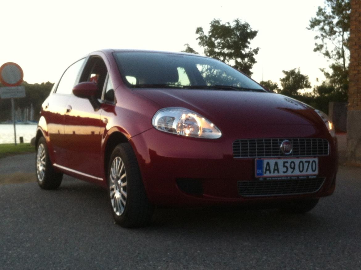 Fiat Grande Punto 1,4 16V Dynamic "TOTALSKADET" billede 3