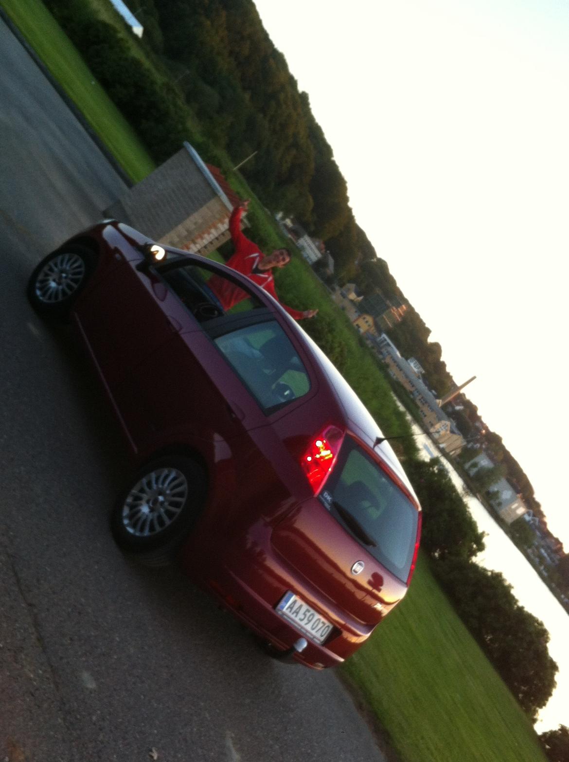 Fiat Grande Punto 1,4 16V Dynamic "TOTALSKADET" billede 19