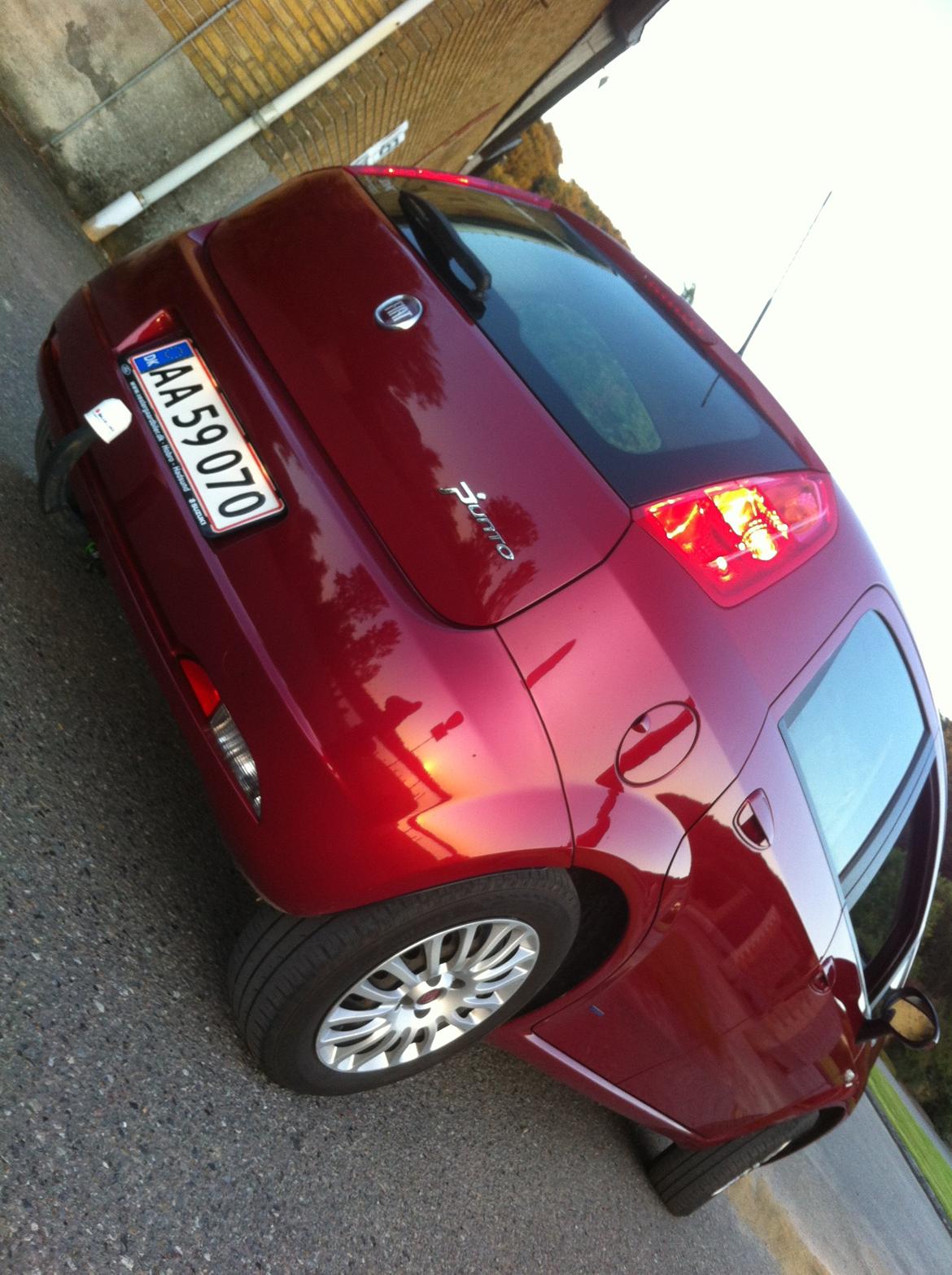 Fiat Grande Punto 1,4 16V Dynamic "TOTALSKADET" billede 20