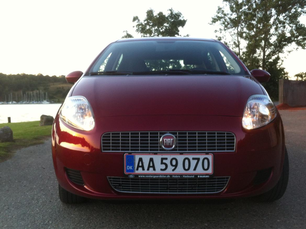 Fiat Grande Punto 1,4 16V Dynamic "TOTALSKADET" billede 2