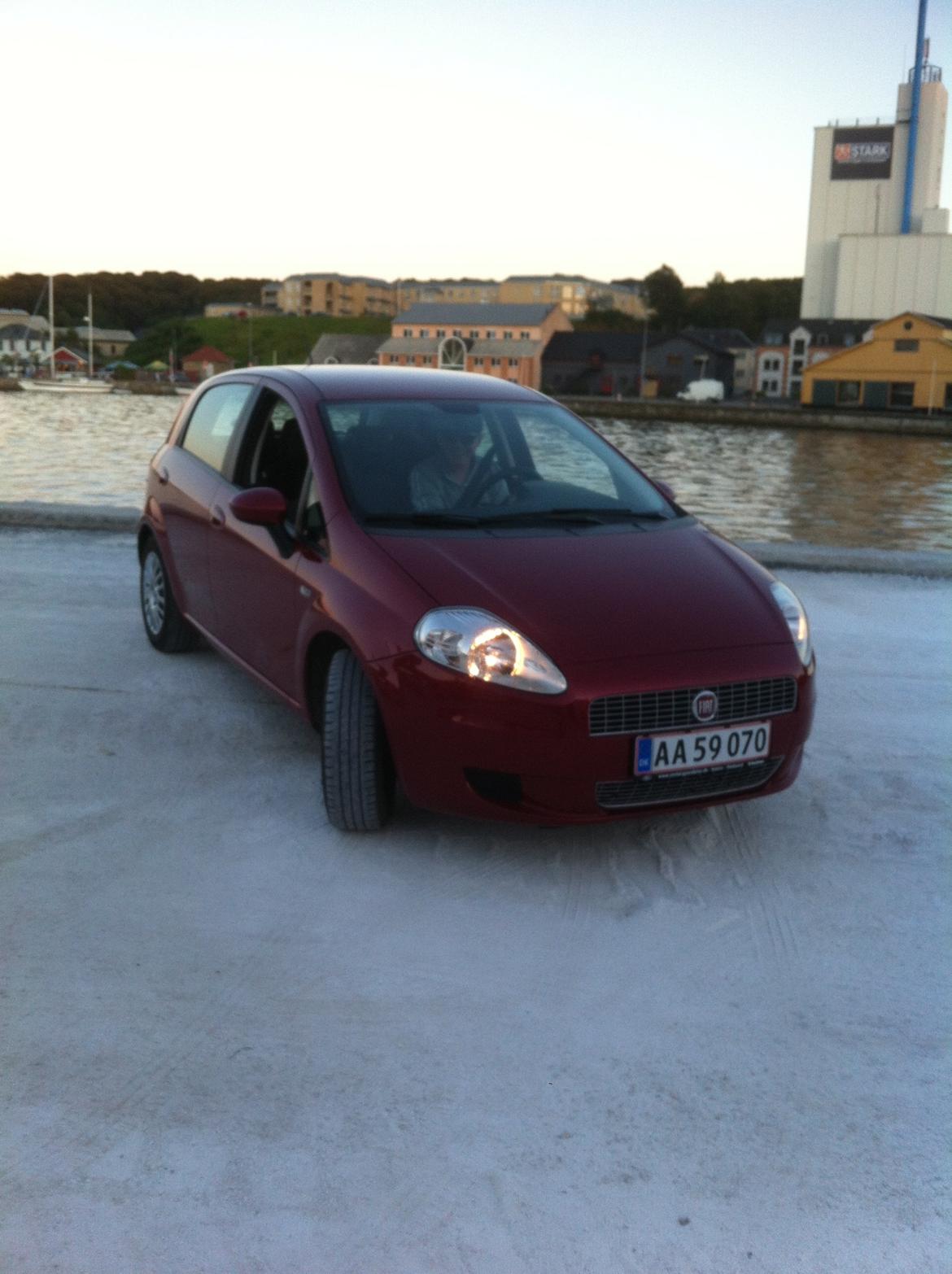Fiat Grande Punto 1,4 16V Dynamic "TOTALSKADET" billede 1