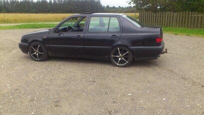 VW Vento 1.8 8v Clx (Total Skadet) billede 4