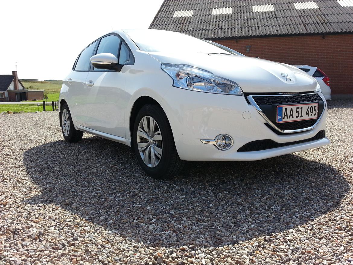 Peugeot 208 billede 1