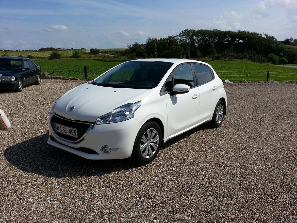 Peugeot 208 billede 2