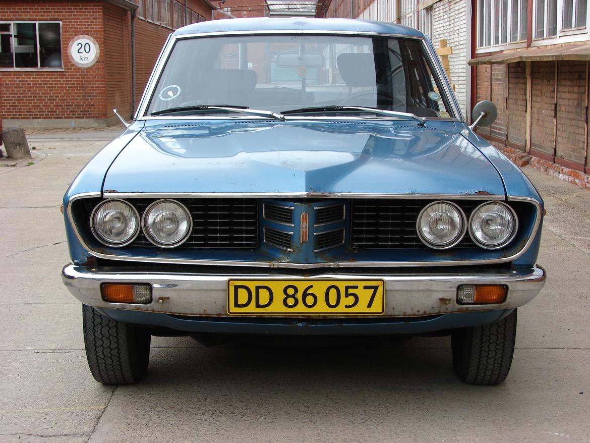 Toyota Corona Mark II 2000 Van (RX22) - Ret sammensat front... Den skulle jo både fungere i Europe og i USA. Jeg kan godt lide dens lidt "rodede" udtryk. billede 1