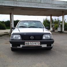 Opel Ascona c cc 2.0i