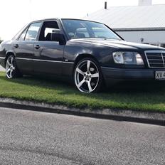 Mercedes Benz 230 E  W124