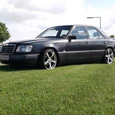 Mercedes Benz 230 E  W124