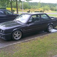 BMW e30 325i
