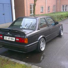 BMW e30 325i