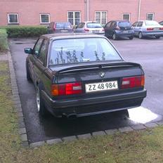 BMW e30 325i